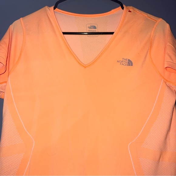 The North Face Women’s Performance V-Neck Active T-Shirt Orange Mesh Panels Sz L - Picture 3 of 9